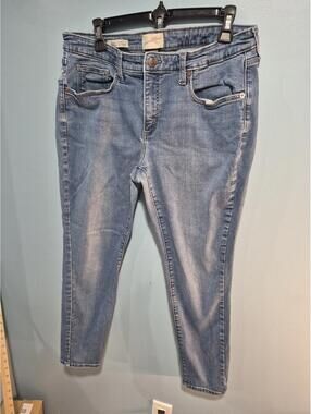 Universal Thread Mid-Rise Curvy Skinny Jeans 14/32R Light Blue Denim